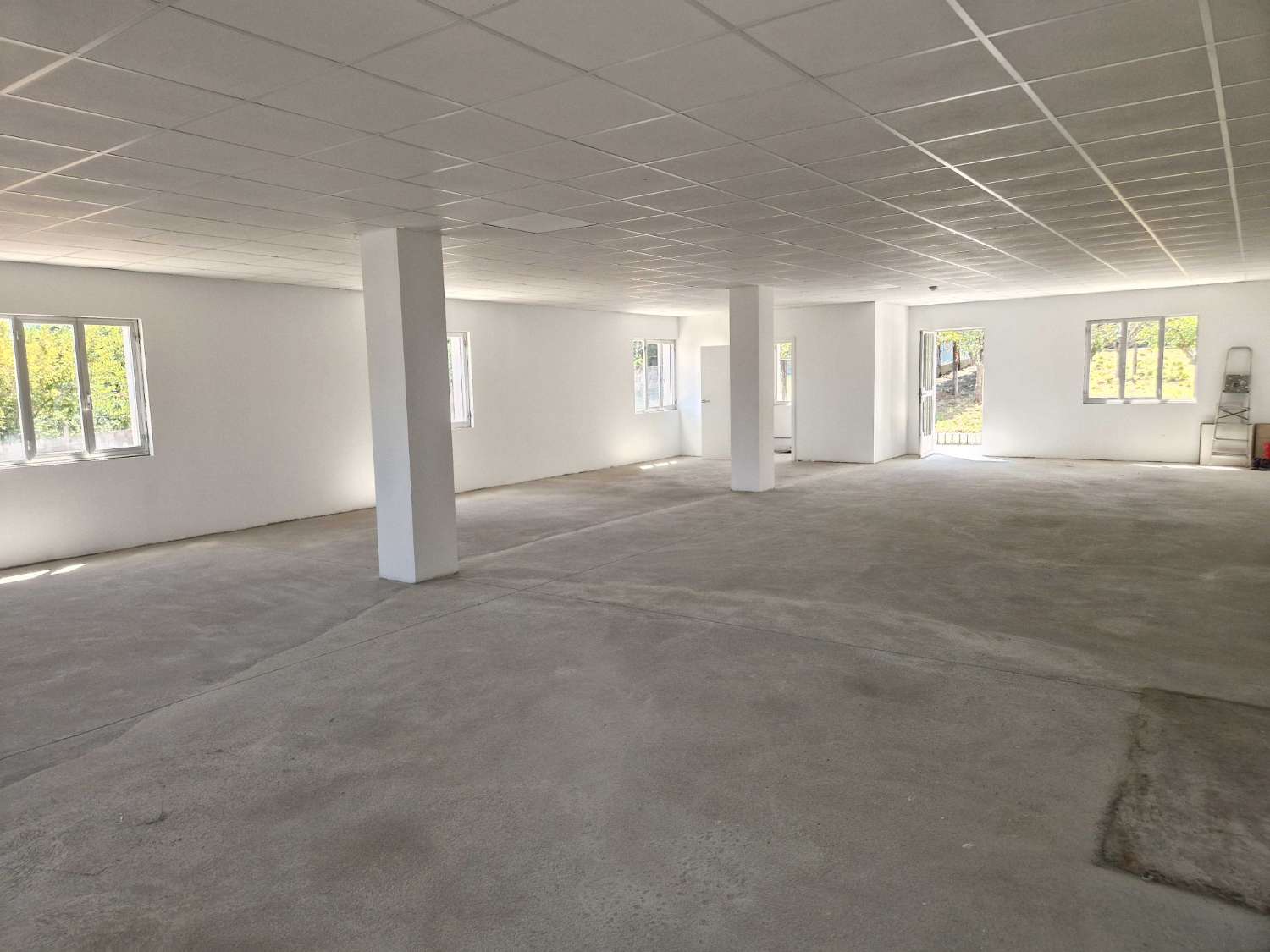 CASA AMPLIA CON TERRENO EN ZONA DE CALO, TEO