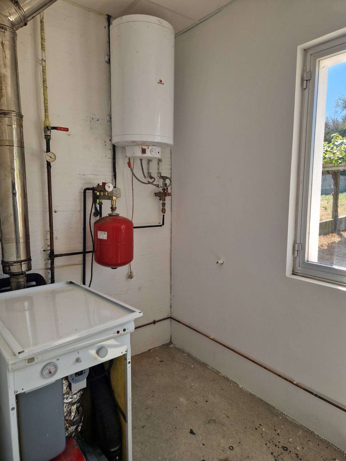 CASA AMPLIA CON TERRENO EN ZONA DE CALO, TEO