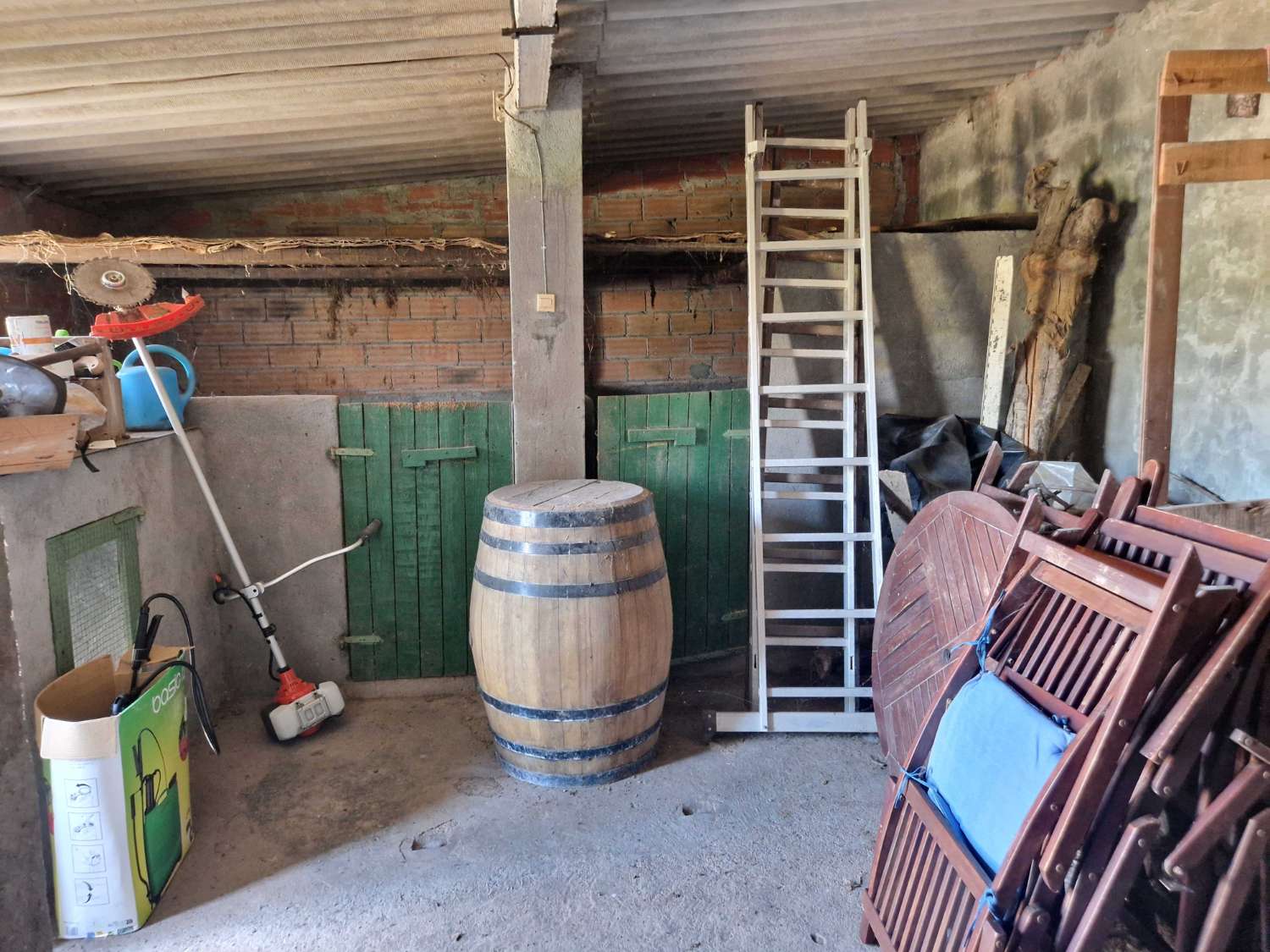 CASA AMPLIA CON TERRENO EN ZONA DE CALO, TEO