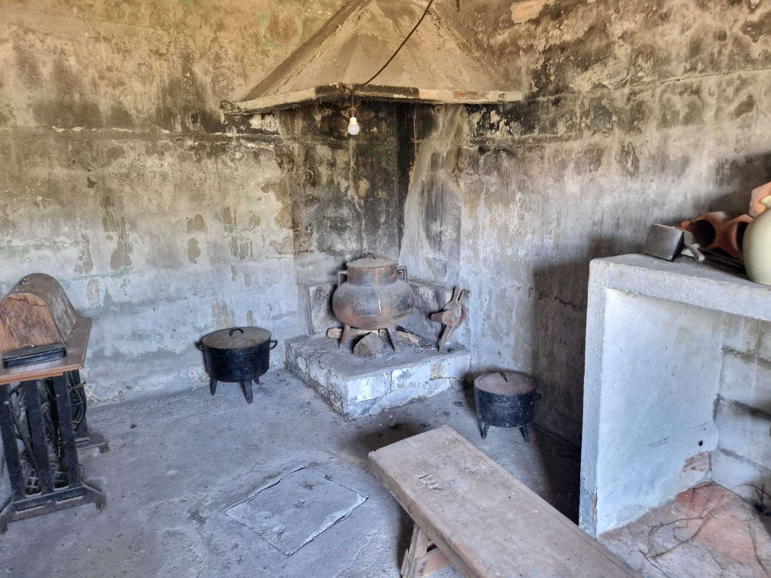 CASA AMPLIA CON TERRENO EN ZONA DE CALO, TEO