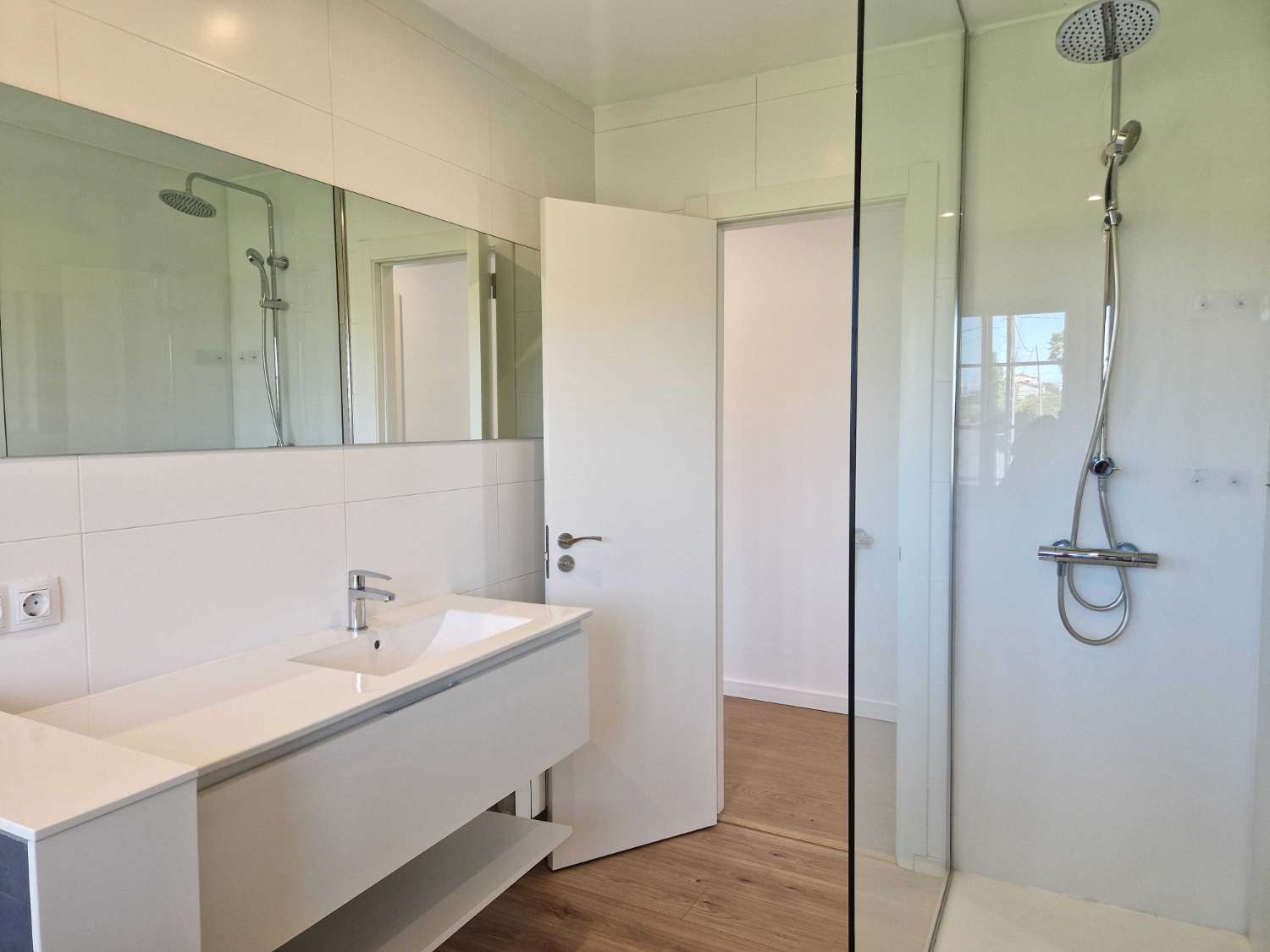 CASA AMPLIA CON TERRENO EN ZONA DE CALO, TEO