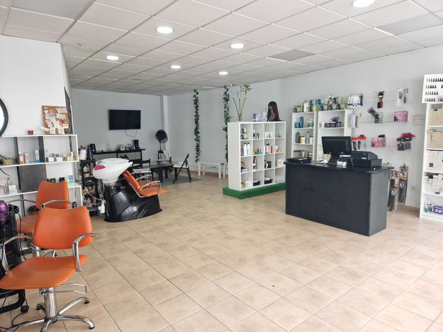 TRASPASO DE PELUQUERIA EN BERTAMIRANS