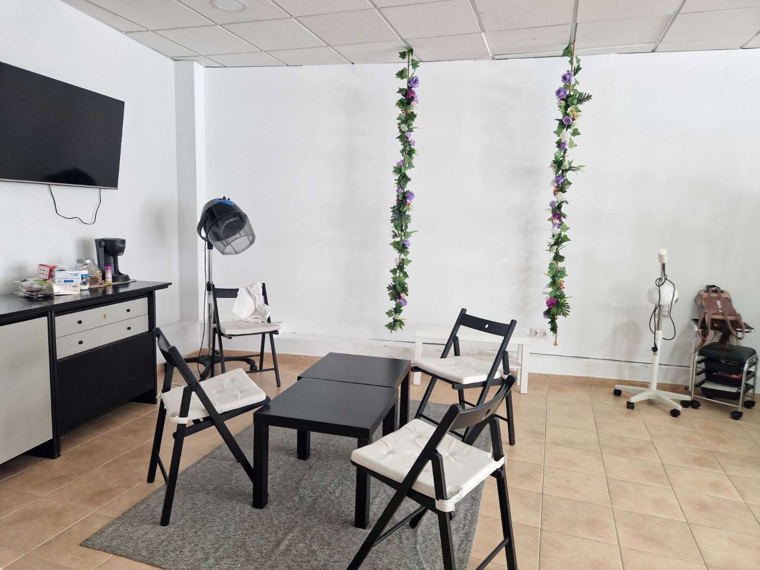 TRASPASO DE PELUQUERIA EN BERTAMIRANS