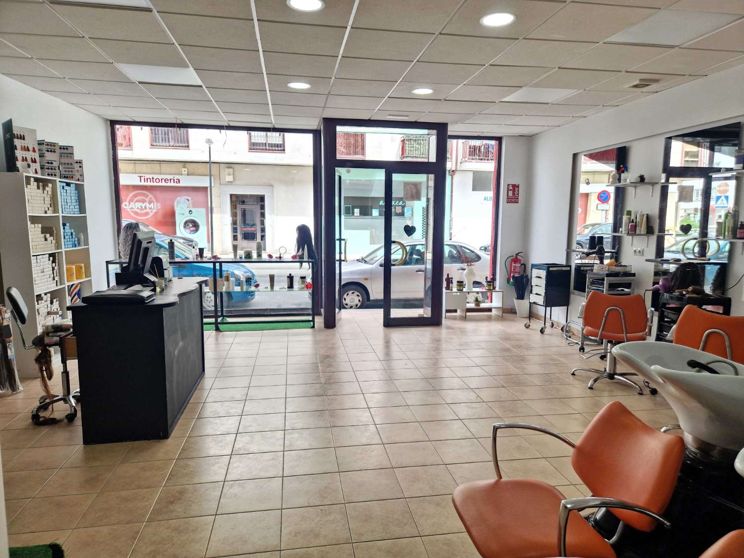 TRASPASO DE PELUQUERIA EN BERTAMIRANS