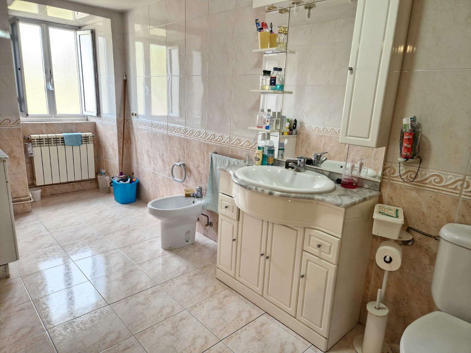 CASA AMPLIA Y LUMINOSA EN ZONA DE CALO, TEO