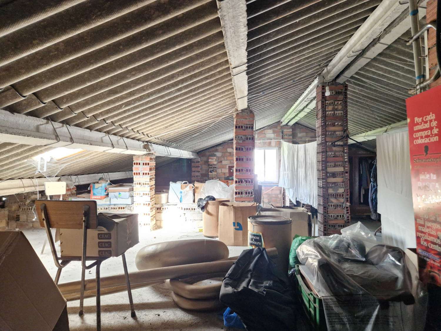 CASA AMPLIA Y LUMINOSA EN ZONA DE CALO, TEO