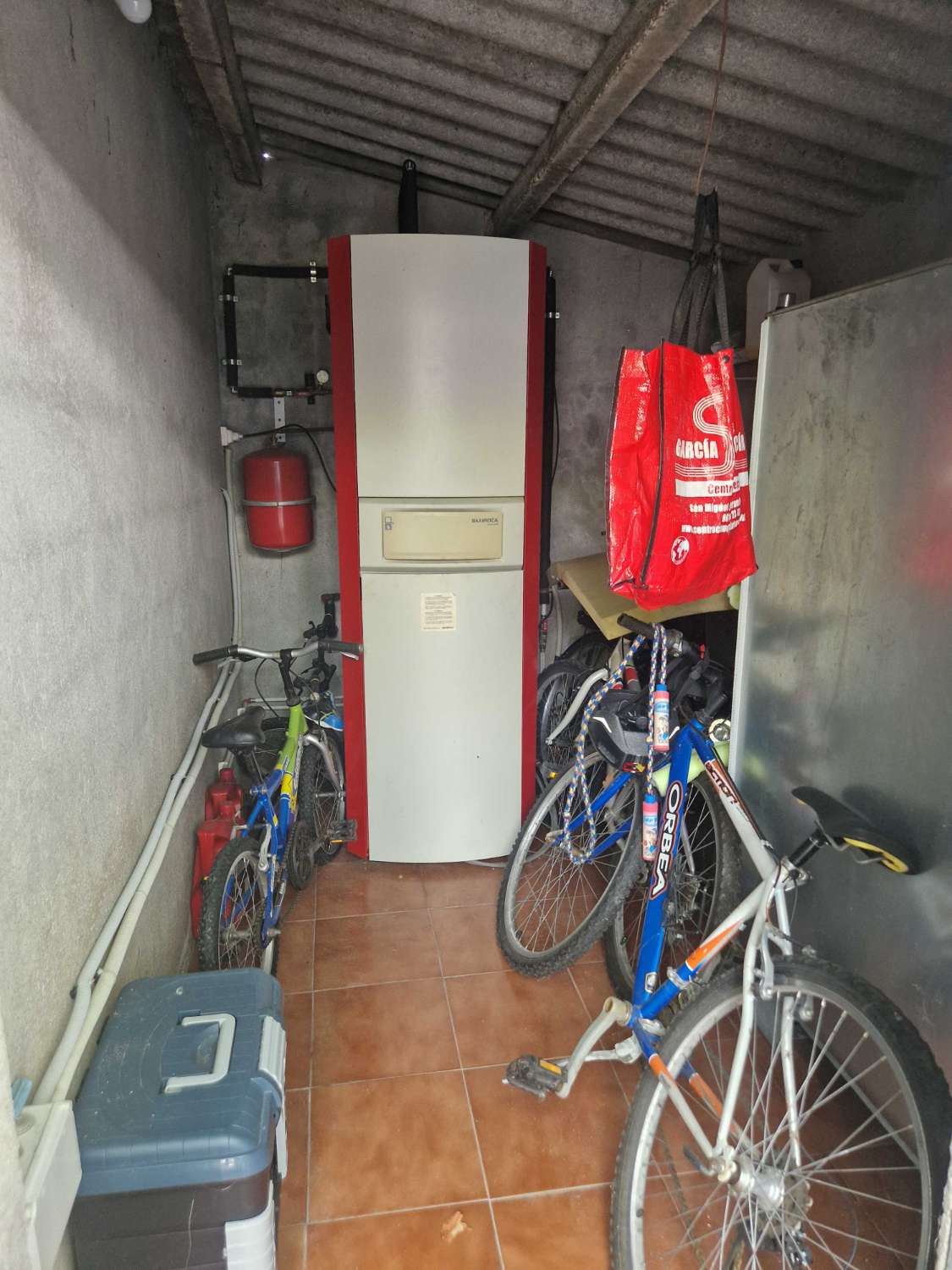 CASA AMPLIA Y LUMINOSA EN ZONA DE CALO, TEO