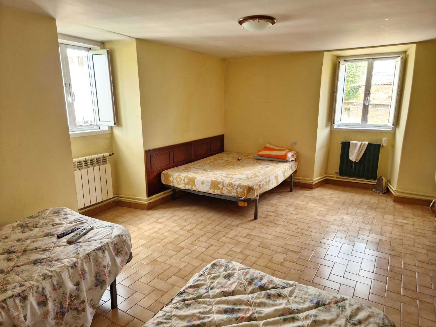 CASA AMPLIA Y LUMINOSA EN ZONA DE CALO, TEO