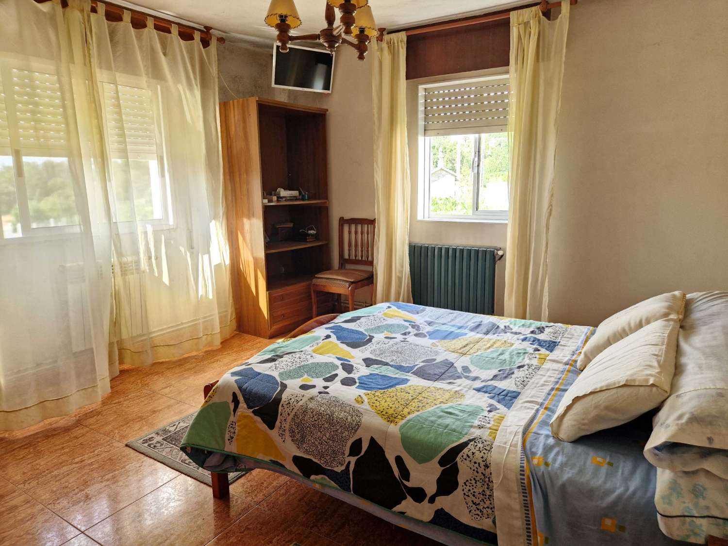 CASA AMPLIA Y LUMINOSA EN ZONA DE CALO, TEO