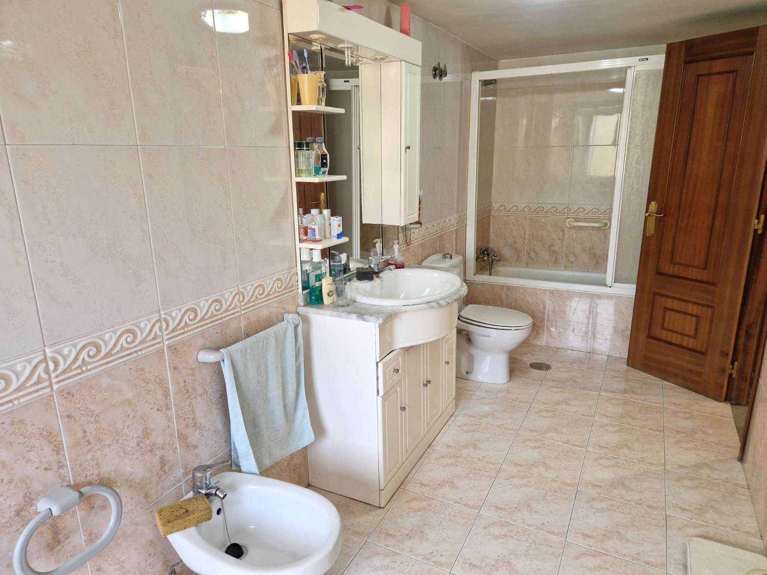 CASA AMPLIA Y LUMINOSA EN ZONA DE CALO, TEO