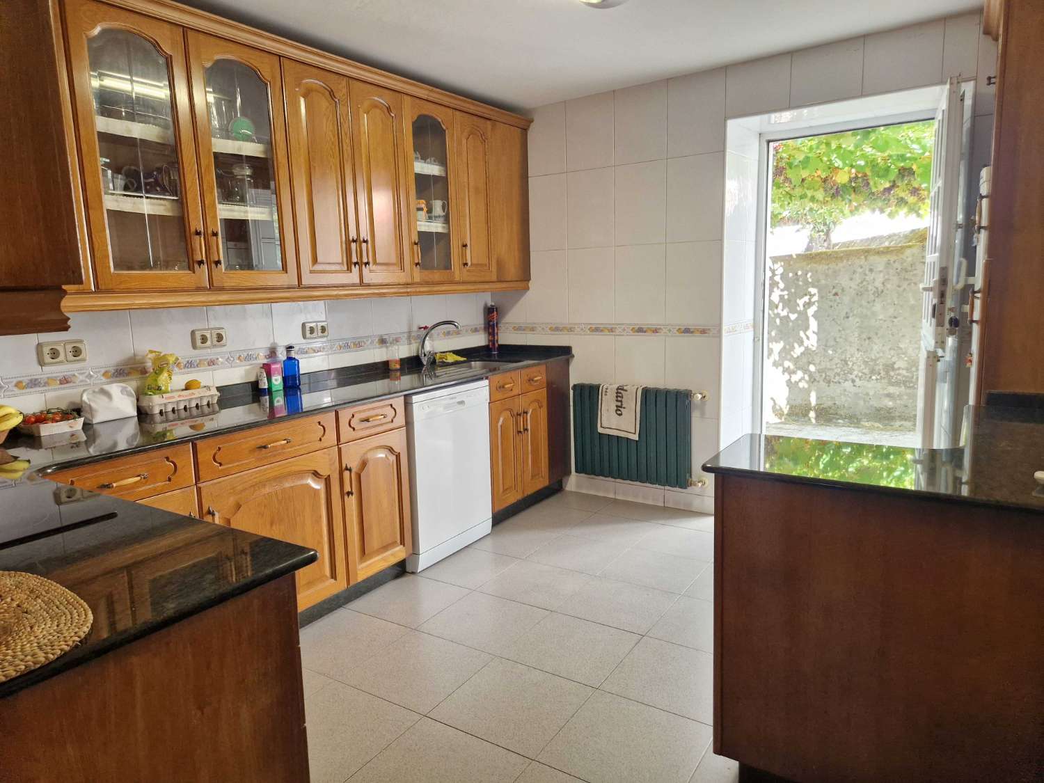 CASA AMPLIA Y LUMINOSA EN ZONA DE CALO, TEO