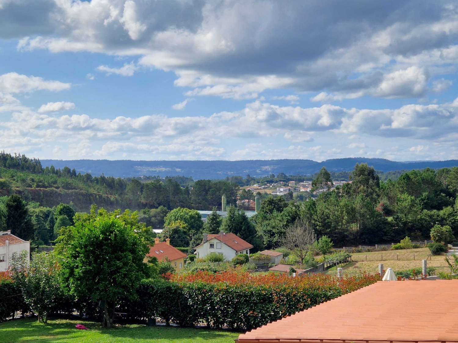 CASA AMPLIA Y LUMINOSA EN ZONA DE CALO, TEO