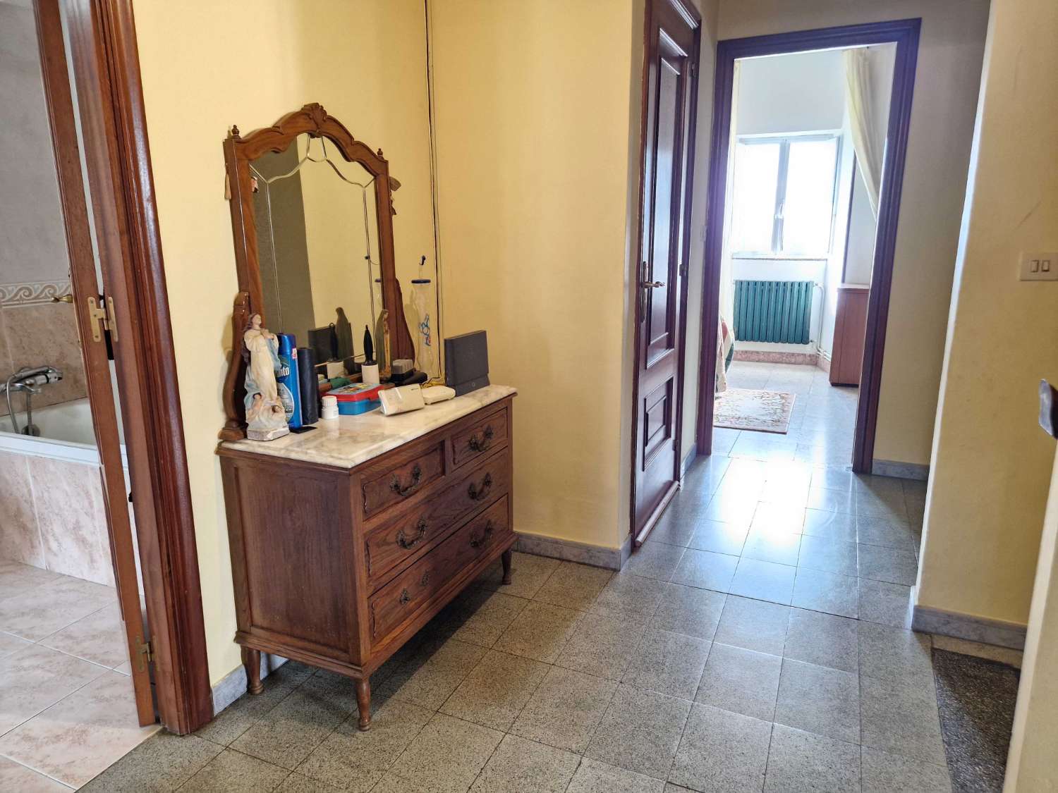 CASA AMPLIA Y LUMINOSA EN ZONA DE CALO, TEO