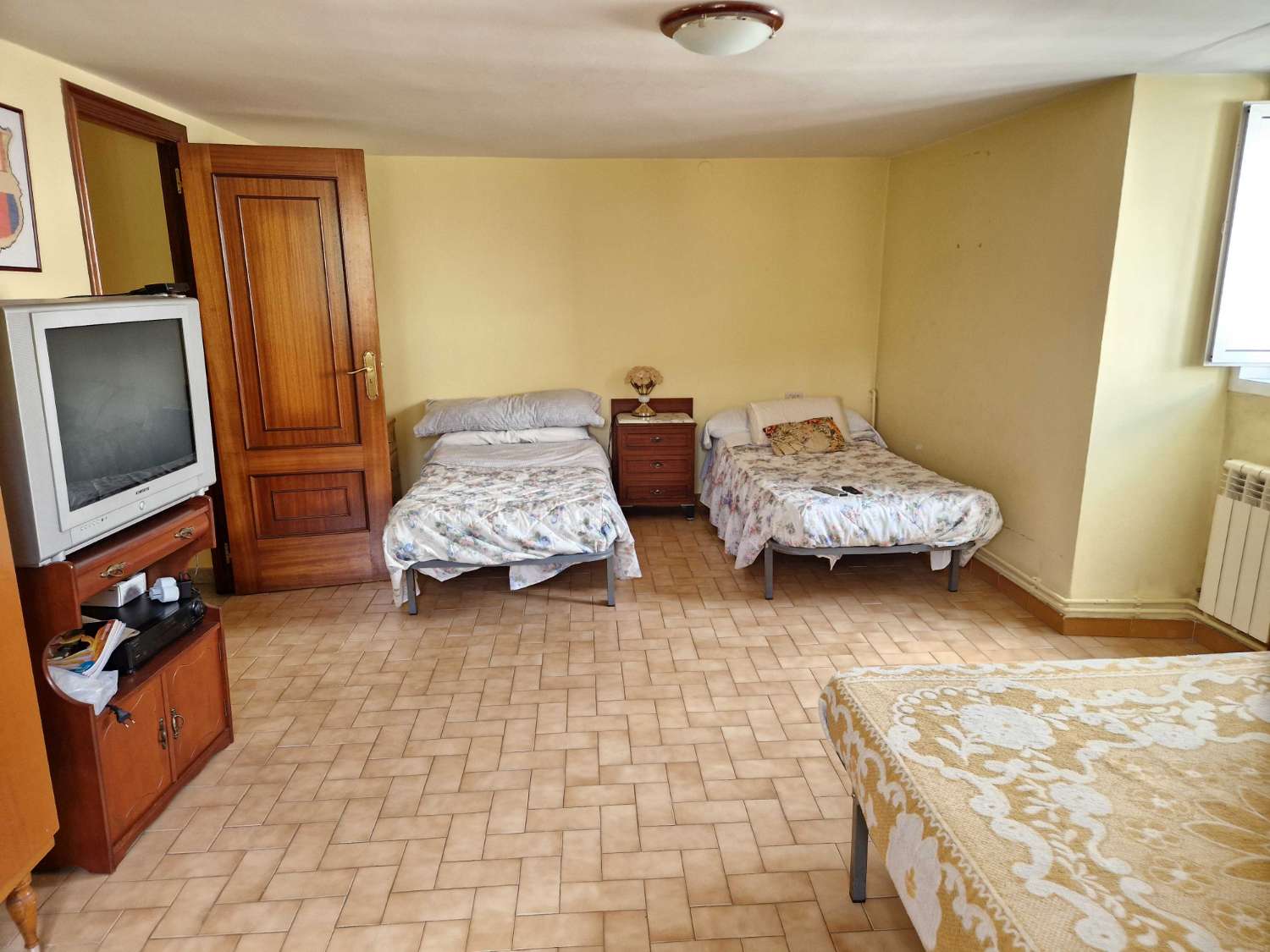 CASA AMPLIA Y LUMINOSA EN ZONA DE CALO, TEO