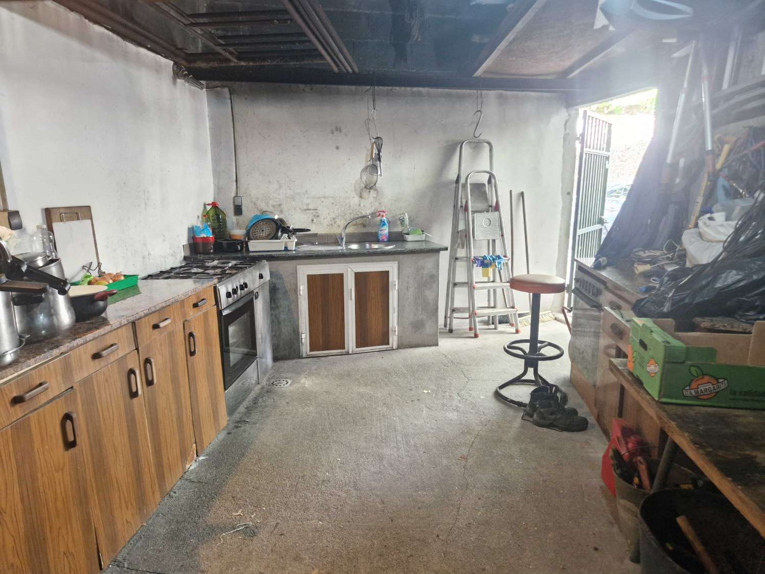 CASA AMPLIA Y LUMINOSA EN ZONA DE CALO, TEO