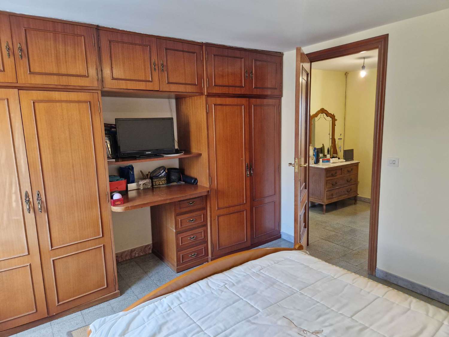 CASA AMPLIA Y LUMINOSA EN ZONA DE CALO, TEO