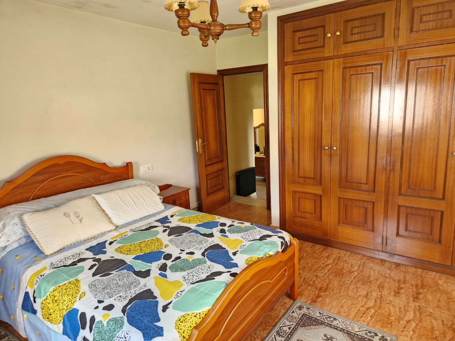 CASA AMPLIA Y LUMINOSA EN ZONA DE CALO, TEO