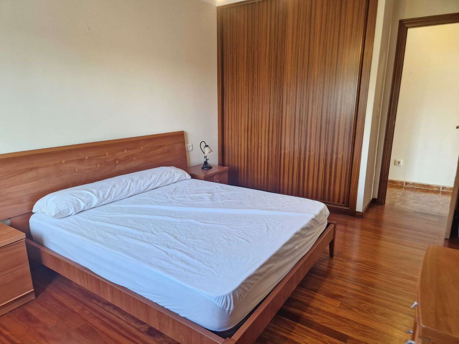 PISO AMPLIO E IMPECABLE EN URDILDE