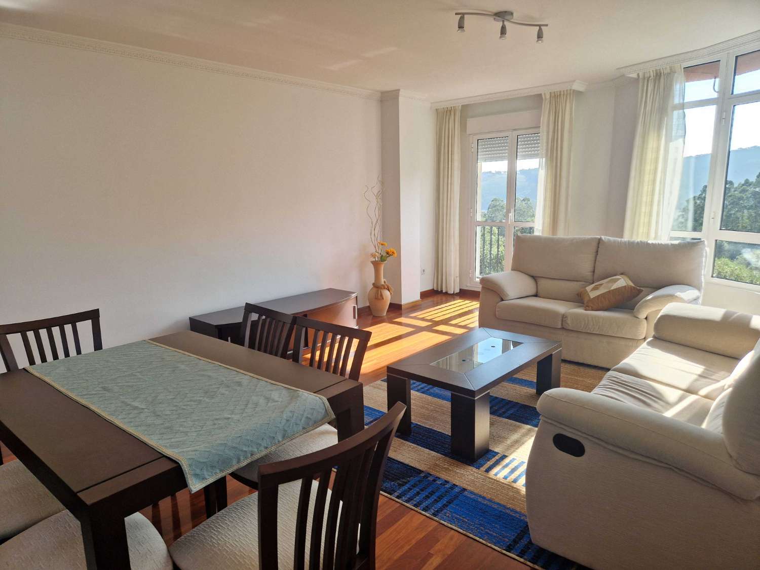 PISO AMPLIO E IMPECABLE EN URDILDE