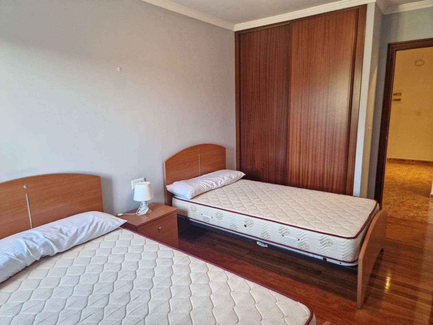 PISO AMPLIO E IMPECABLE EN URDILDE