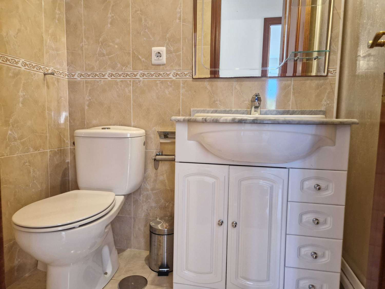 PISO AMPLIO E IMPECABLE EN URDILDE