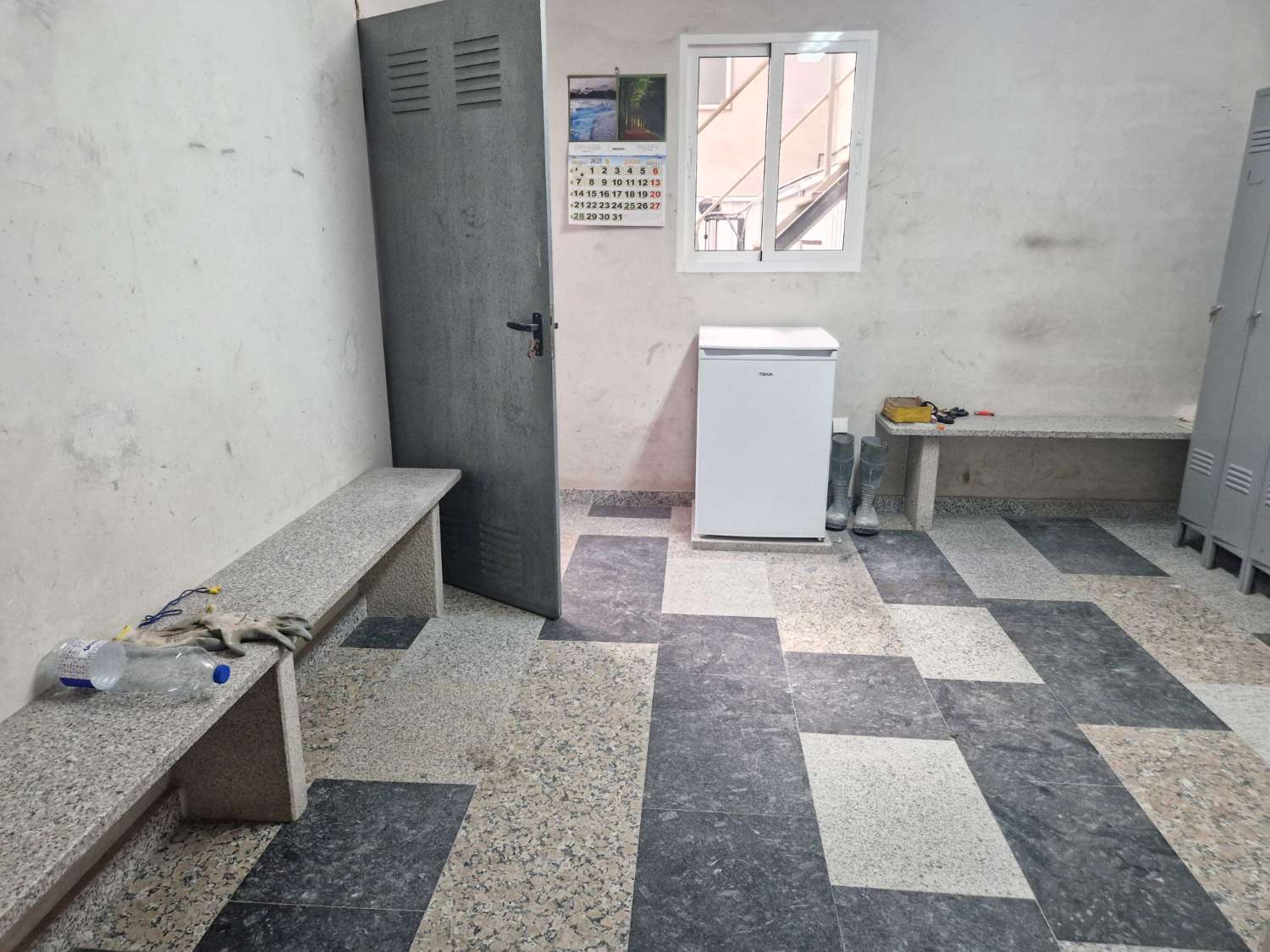 NAVE INDUSTRIAL CON TALLER DE MARMOLES EN POLIGONO DE NOIA