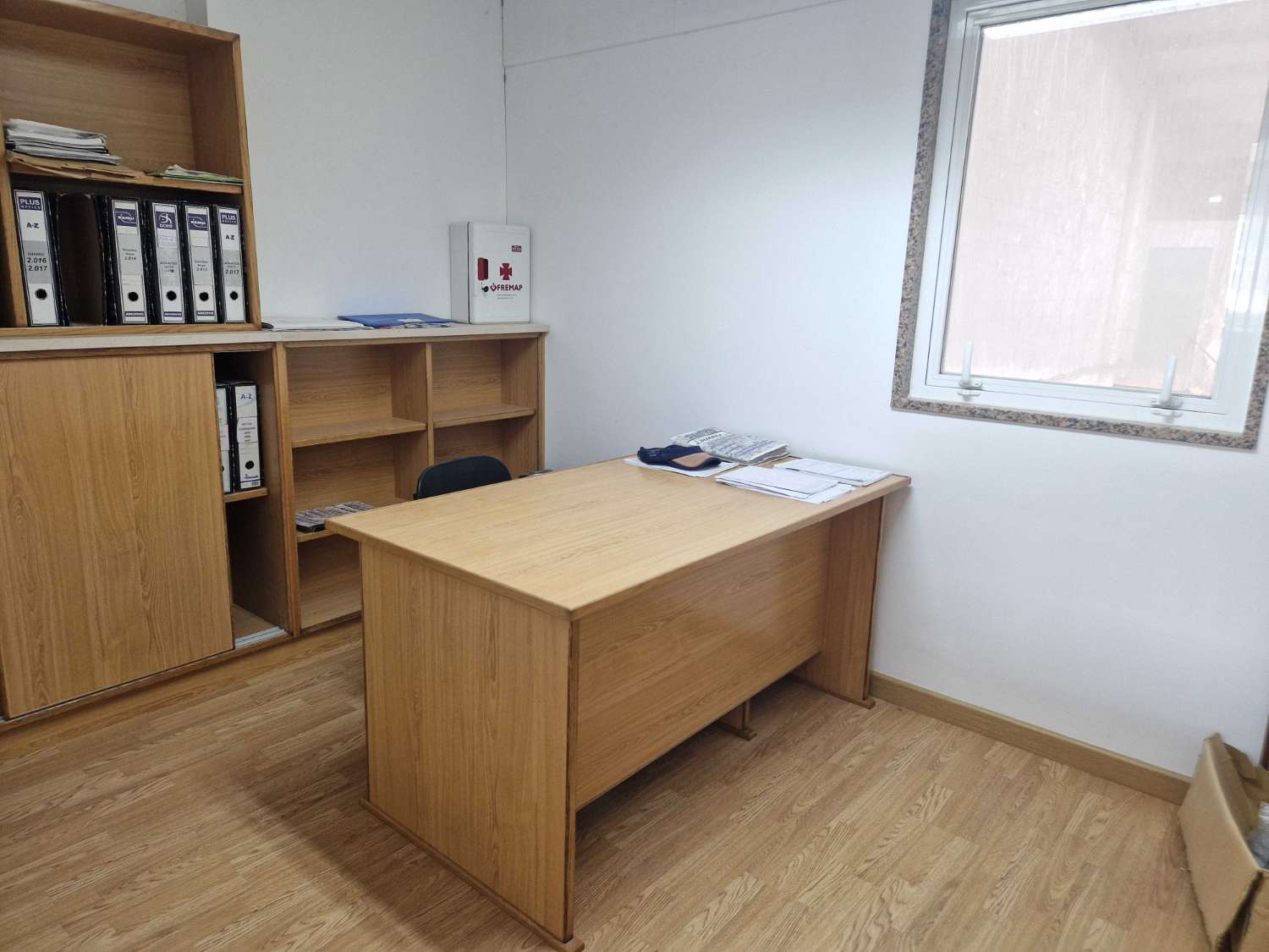 NAVE INDUSTRIAL CON TALLER DE MARMOLES EN POLIGONO DE NOIA