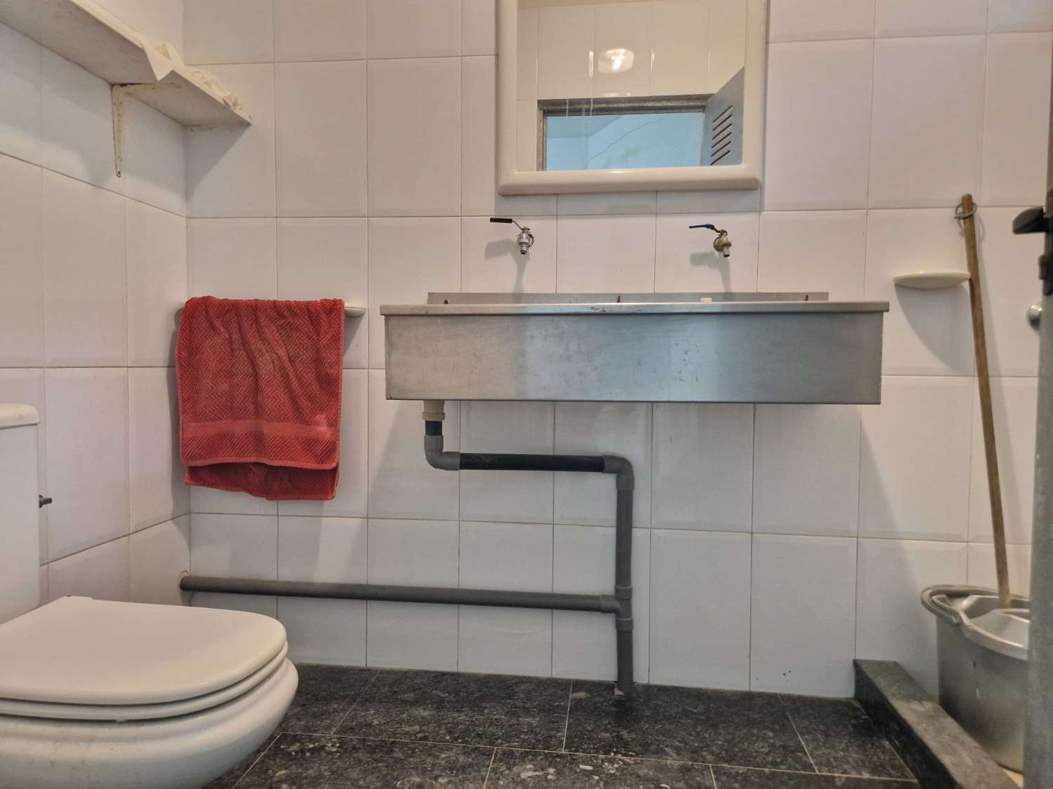 NAVE INDUSTRIAL CON TALLER DE MARMOLES EN POLIGONO DE NOIA