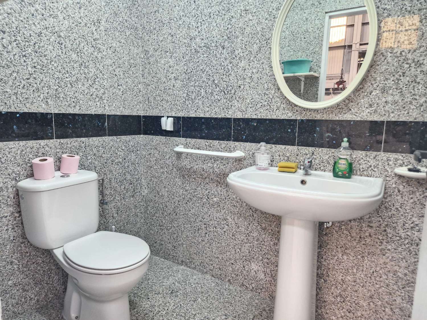 NAVE INDUSTRIAL CON TALLER DE MARMOLES EN POLIGONO DE NOIA