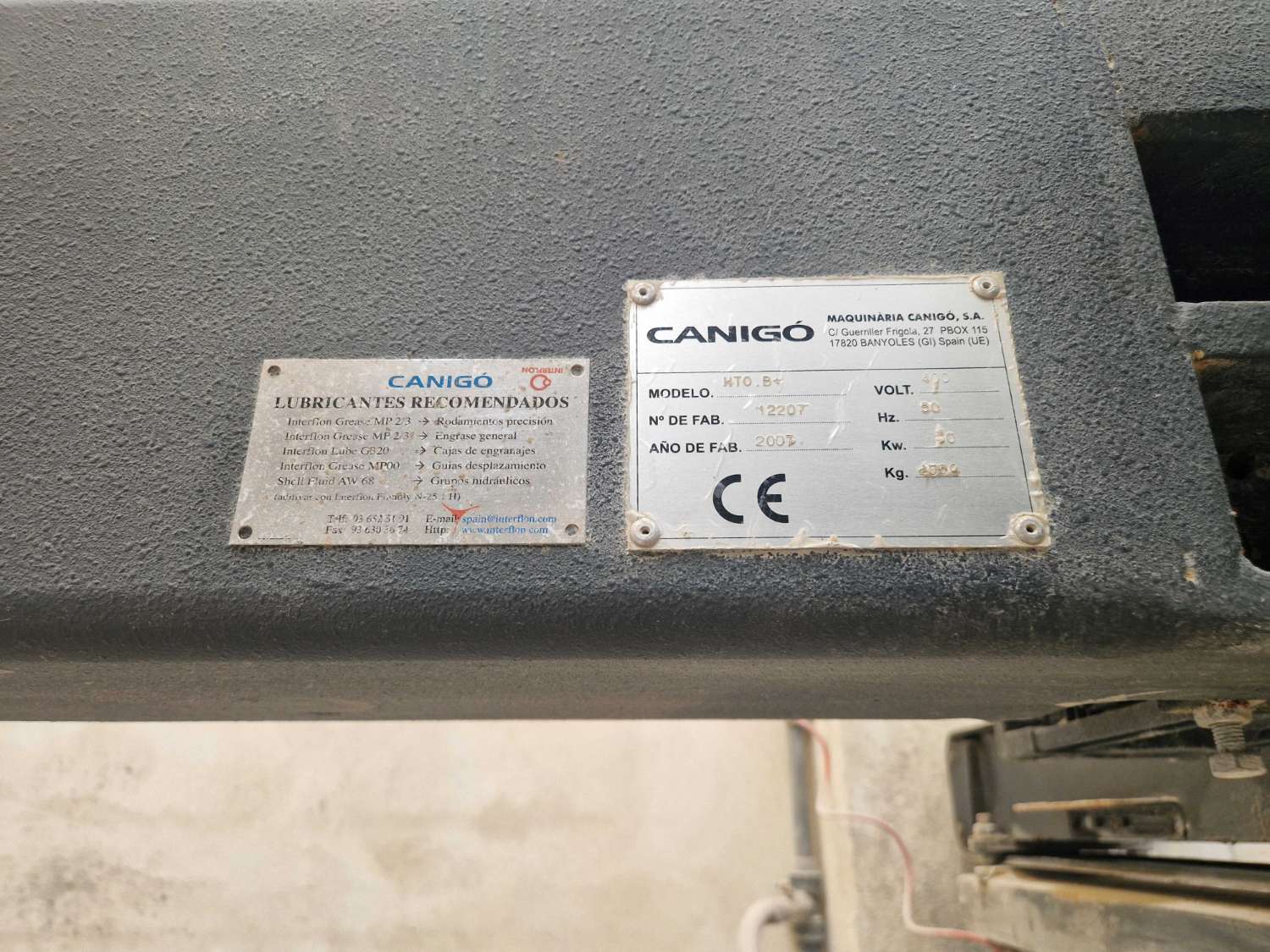 NAVE INDUSTRIAL CON TALLER DE MARMOLES EN POLIGONO DE NOIA