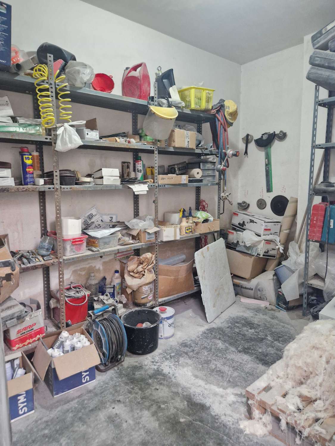 NAVE INDUSTRIAL CON TALLER DE MARMOLES EN POLIGONO DE NOIA