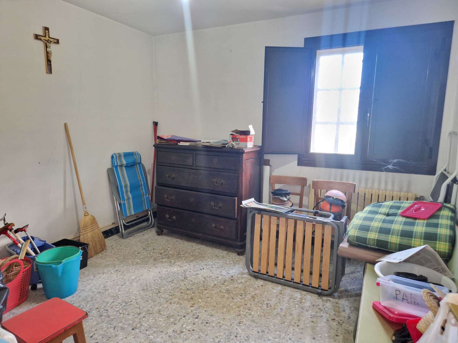 CASA AMPLIA CON VARIOS ALMACENES EN ZONA DE CACHEIRAS, TEO