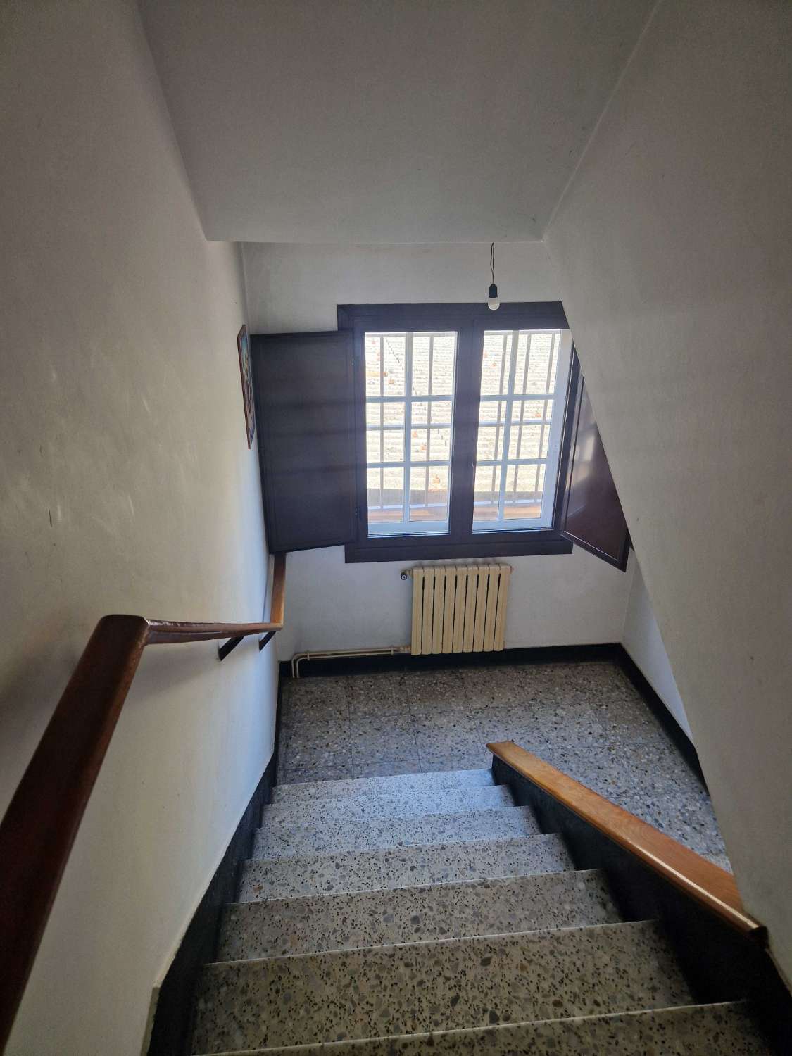 CASA AMPLIA CON VARIOS ALMACENES EN ZONA DE CACHEIRAS, TEO