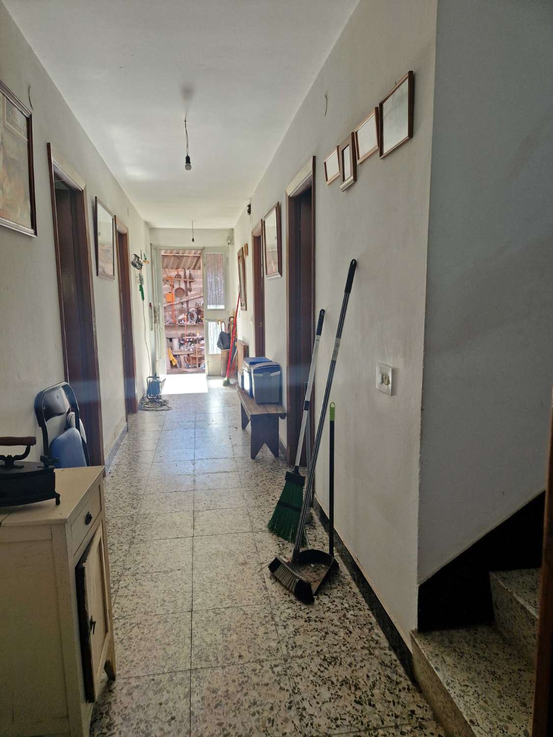 CASA AMPLIA CON VARIOS ALMACENES EN ZONA DE CACHEIRAS, TEO