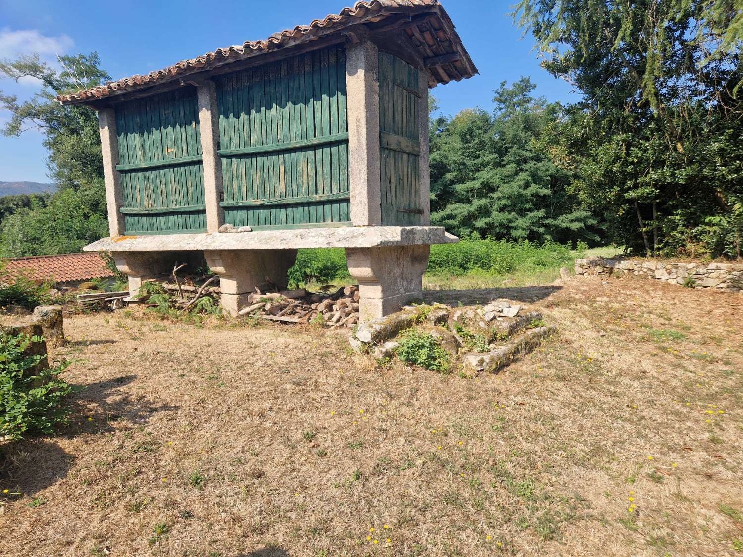 CASA DE PIEDRA PARA REHABILITAR EN OS ANXELES, BRION