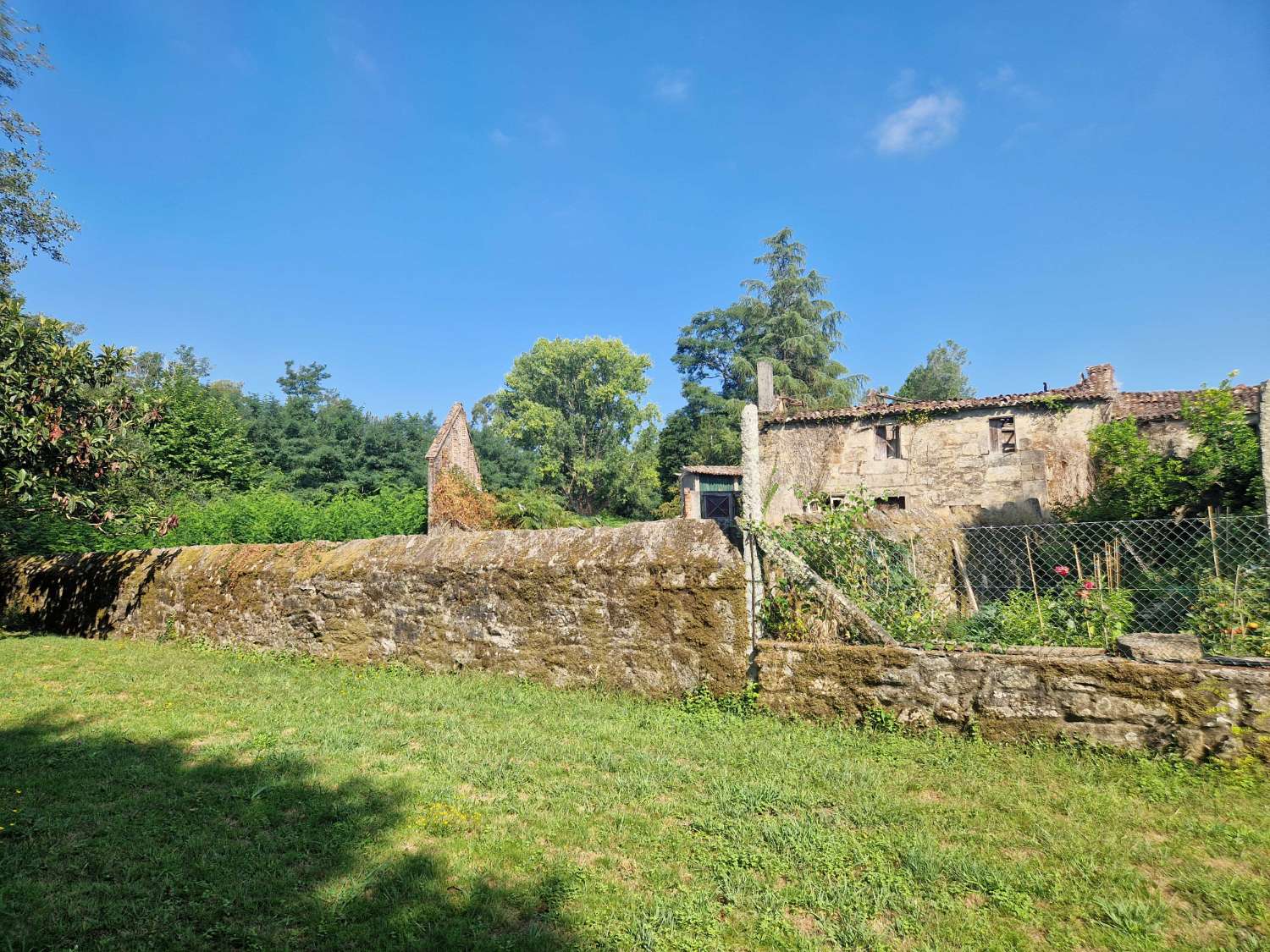 CASA DE PIEDRA PARA REHABILITAR EN OS ANXELES, BRION