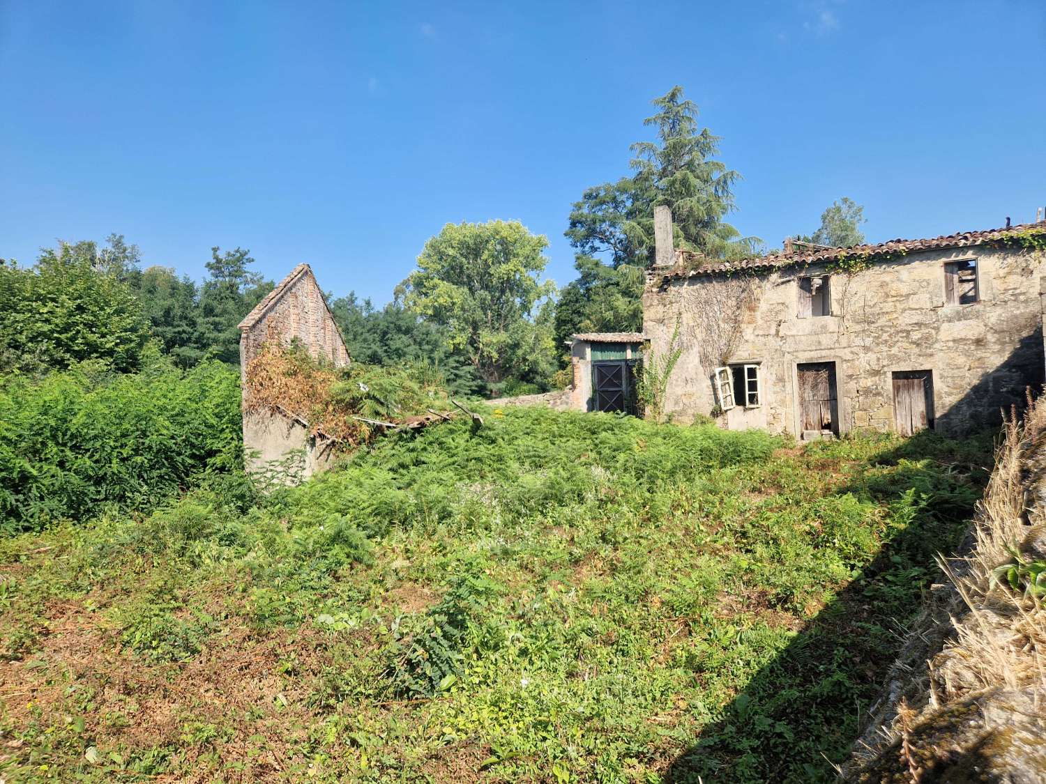 CASA DE PIEDRA PARA REHABILITAR EN OS ANXELES, BRION