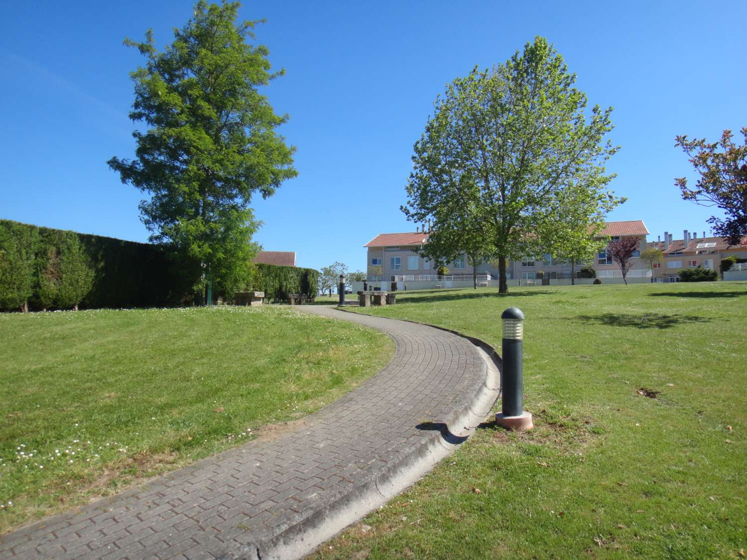 ATICO 2 DORMITORIOS EN URB. MONTE BALADO, BRION