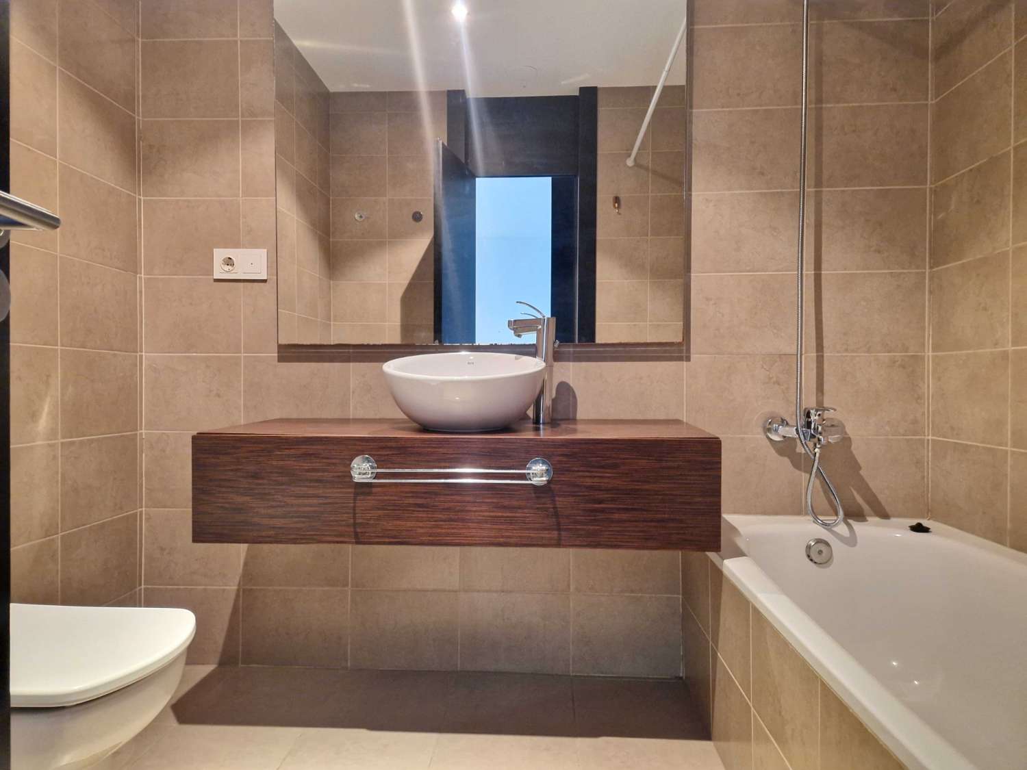 PRECIOSO APARTAMENTO CON TERRAZA Y PISCINA EN BERTAMIRANS