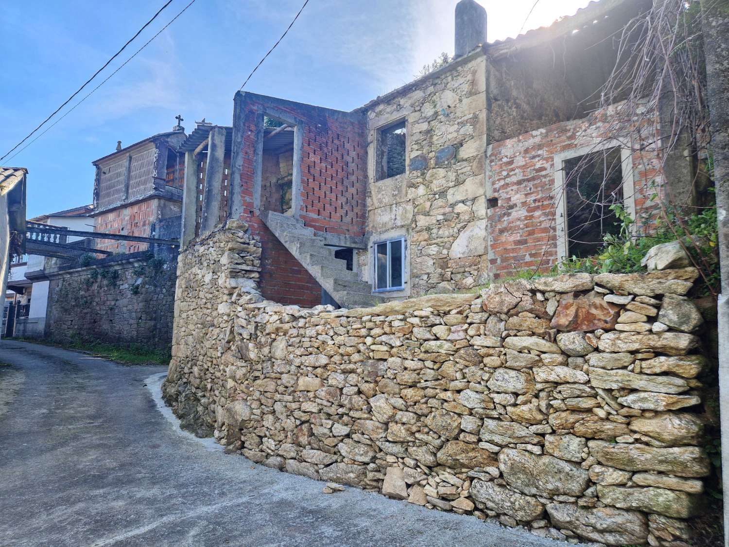 CASA PARA REHABILITAR EN ZONA DE LIÑAIO, NEGREIRA