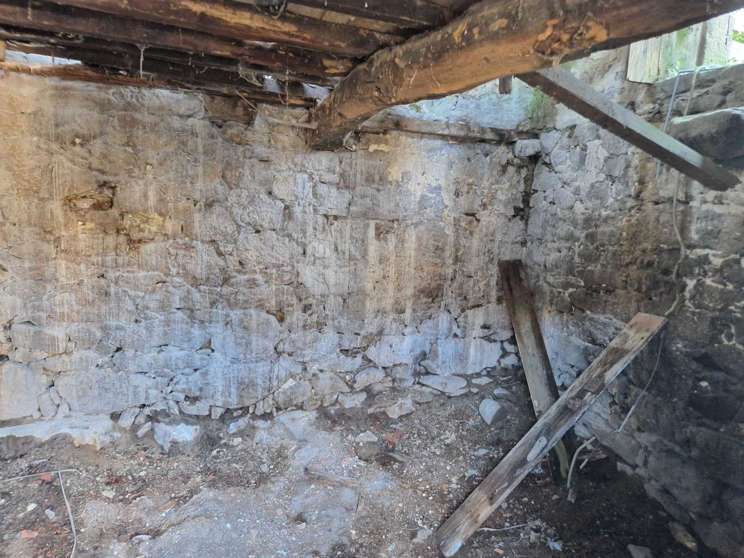 CASA PARA REHABILITAR EN ZONA DE LIÑAIO, NEGREIRA