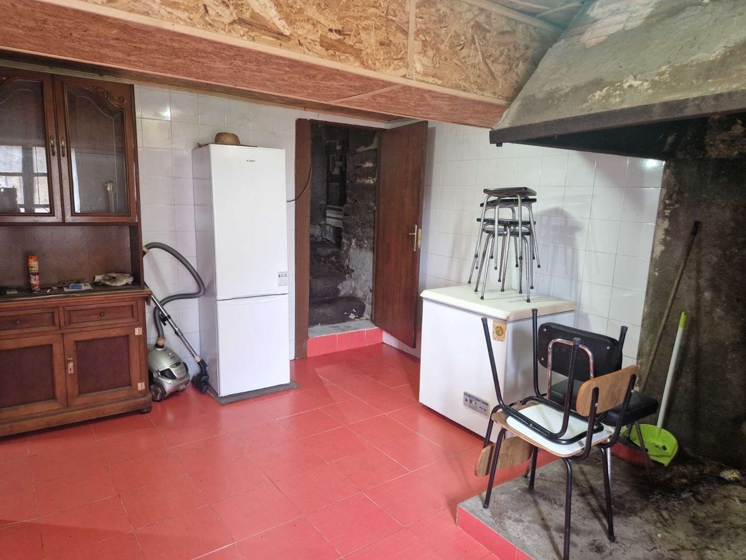CASA CON TERRENO EN ZONA DE CALO, TEO