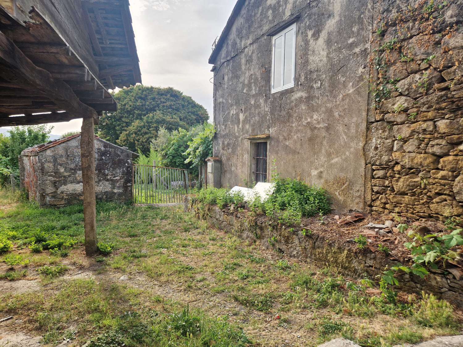 CASA CON TERRENO EN ZONA DE CALO, TEO