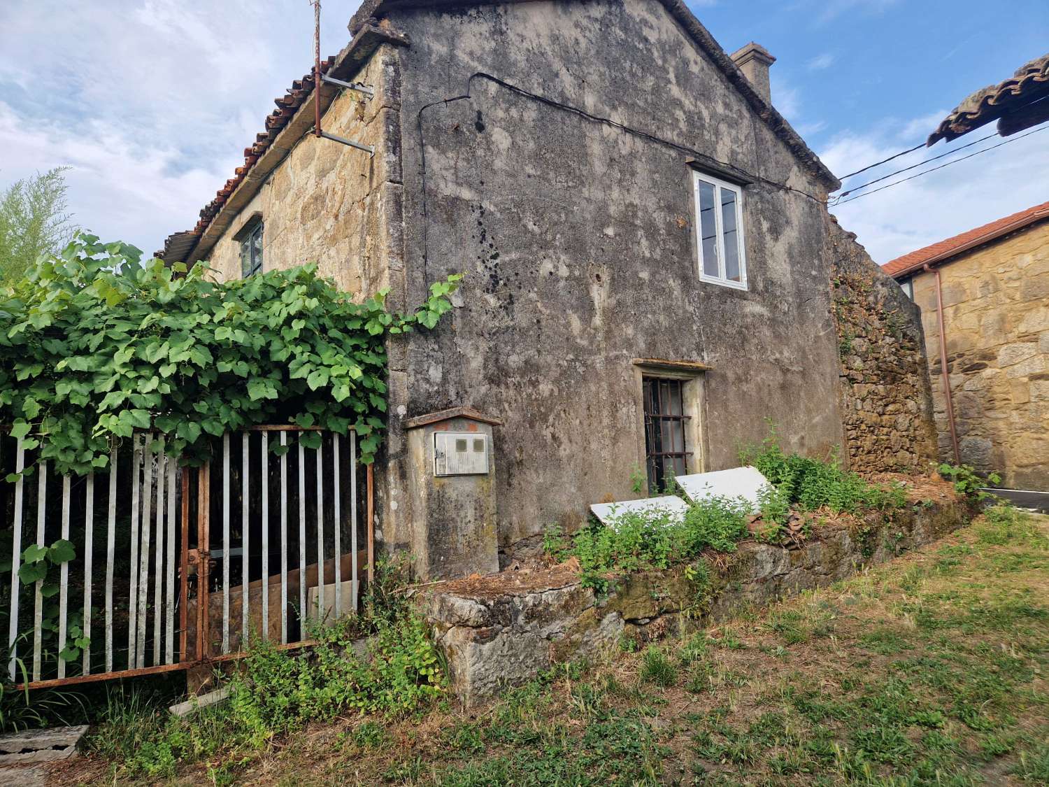 CASA CON TERRENO EN ZONA DE CALO, TEO