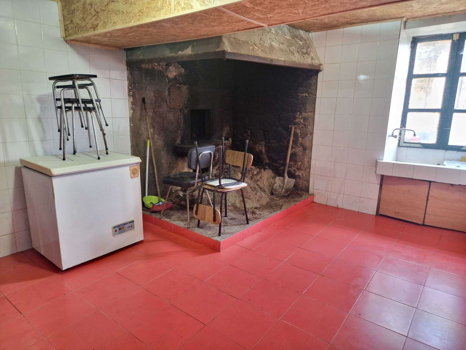 CASA CON TERRENO EN ZONA DE CALO, TEO