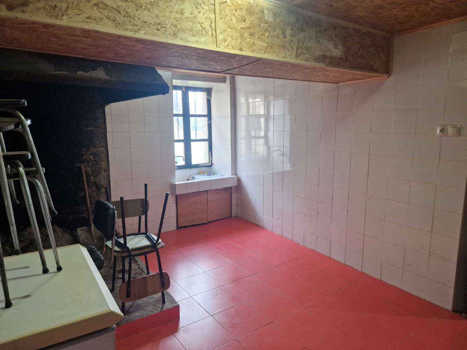 CASA CON TERRENO EN ZONA DE CALO, TEO