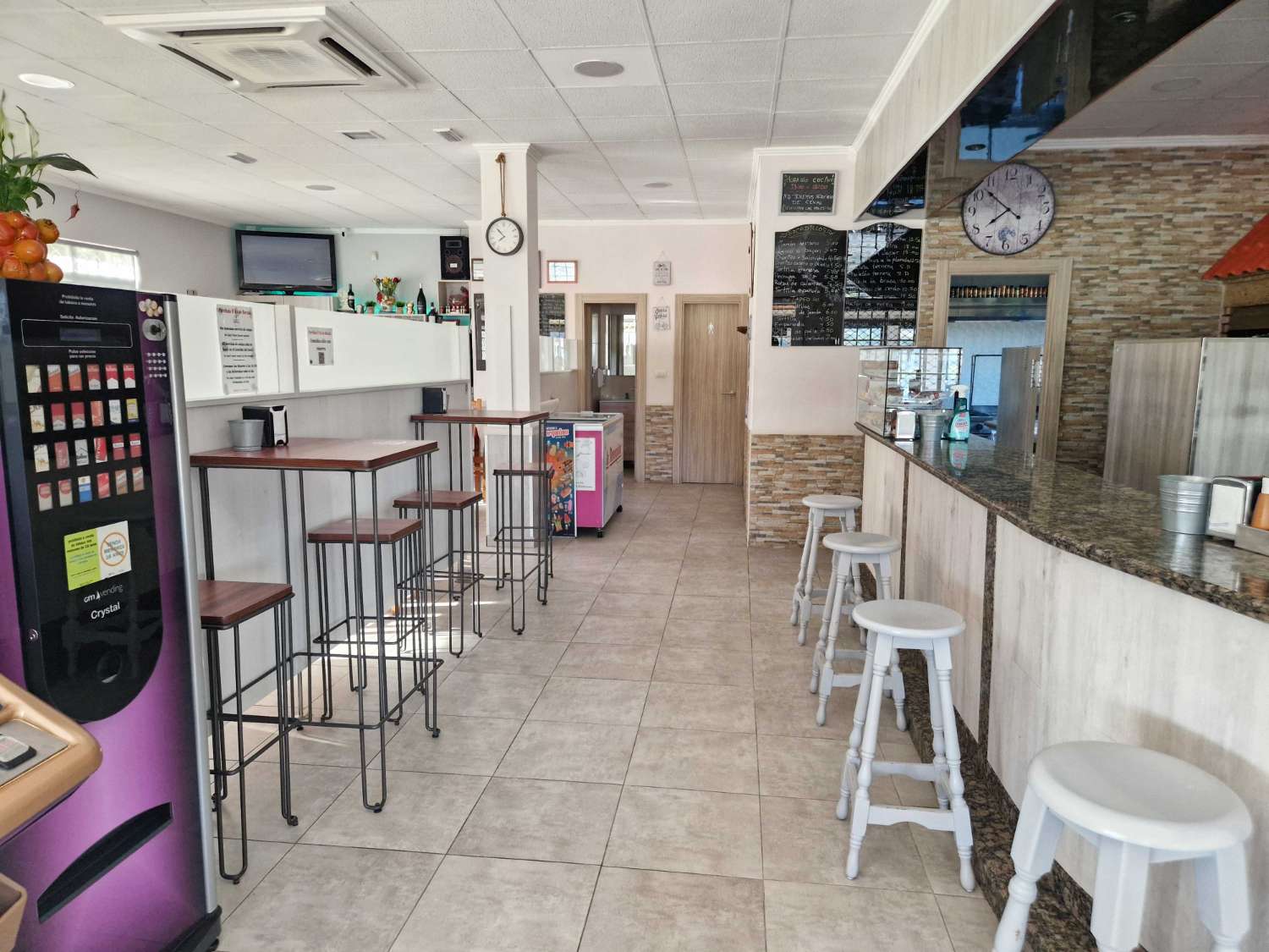 BAR RESTAURANTE CON VIVIENDA AL LADO DE NEGREIRA