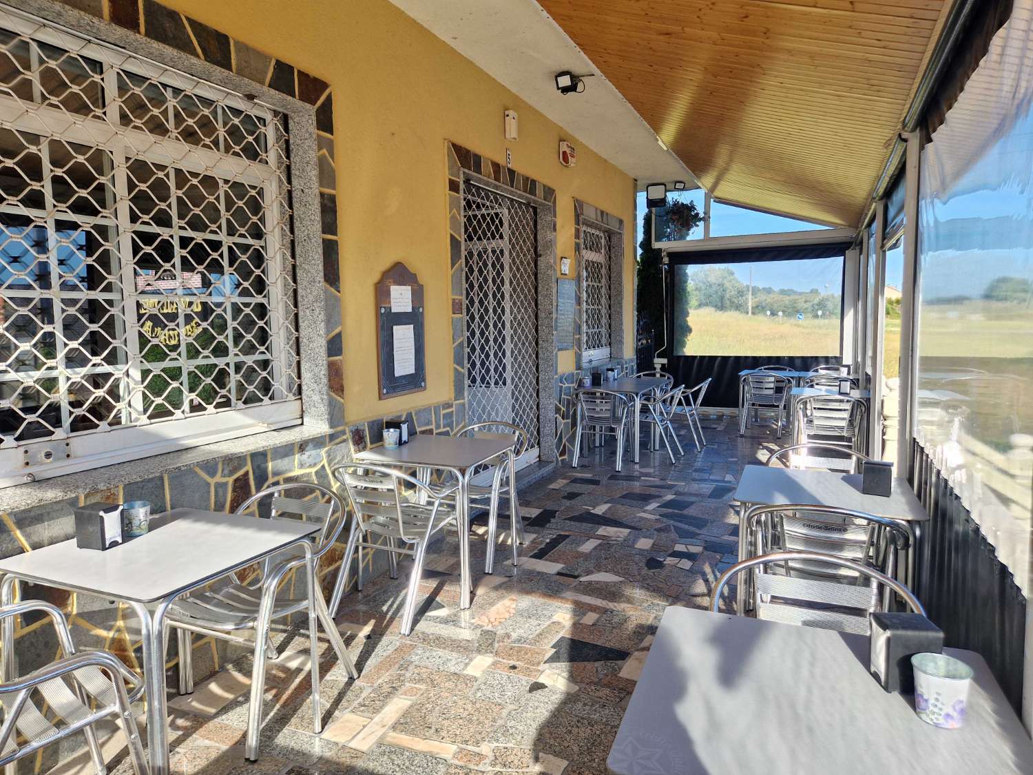 BAR RESTAURANTE CON VIVIENDA AL LADO DE NEGREIRA