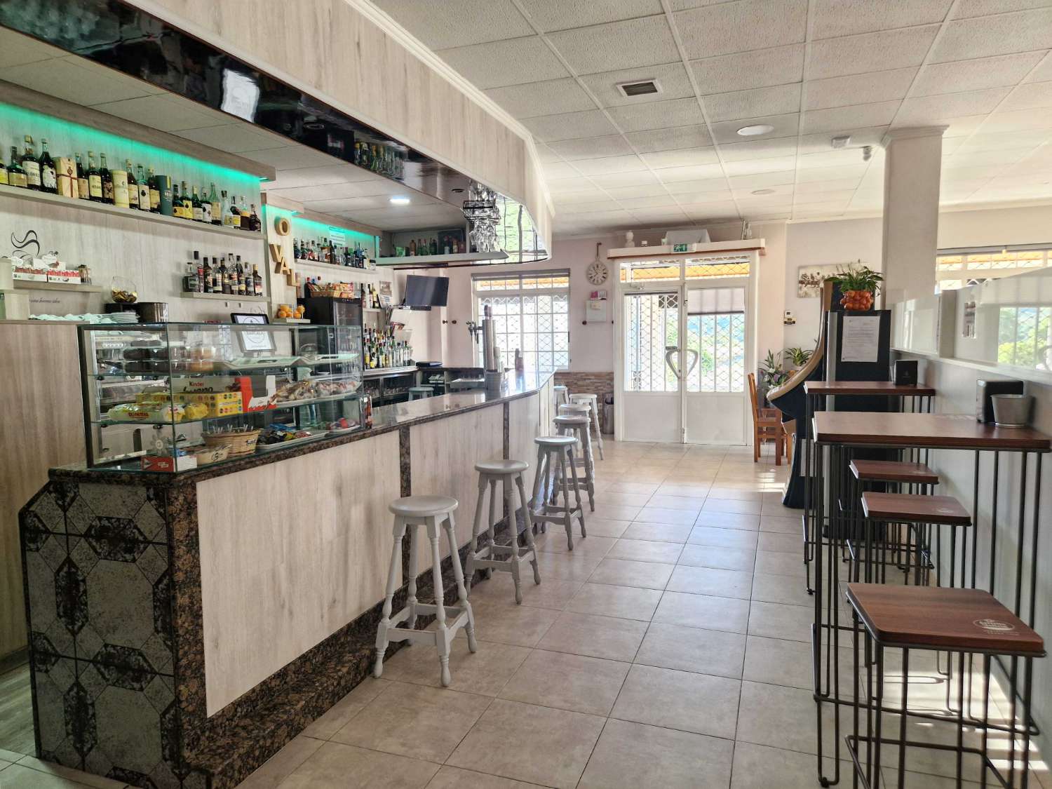 BAR RESTAURANTE CON VIVIENDA AL LADO DE NEGREIRA