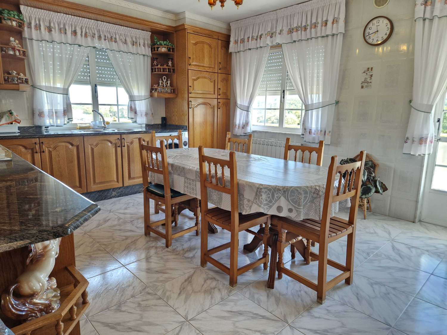 BAR RESTAURANTE CON VIVIENDA AL LADO DE NEGREIRA
